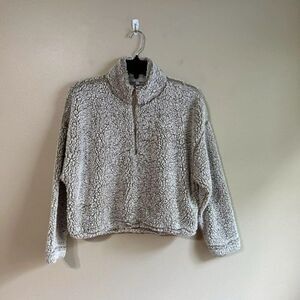 Warm & Cozy lifestyle small pullover